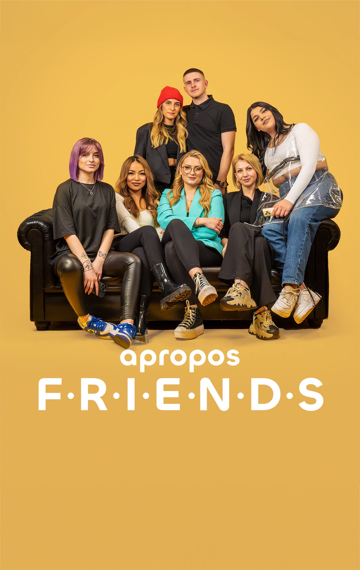 The team of apropos Haare on the couch — apropos FRIENDS